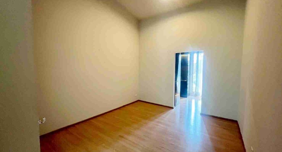 Gewerbefläche zur Miete und zum Kauf mit 3 Zimmer in Khan Na Yao, Bangkok