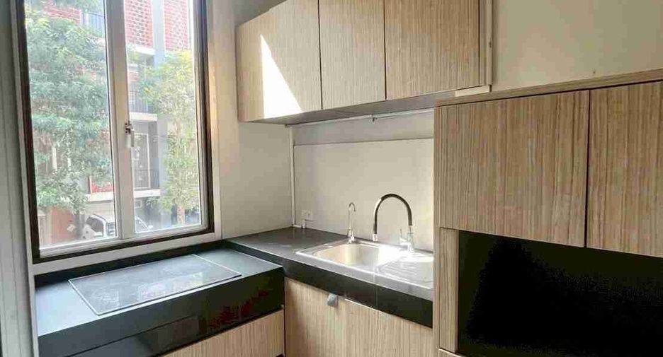 Gewerbefläche zur Miete und zum Kauf mit 3 Zimmer in Khan Na Yao, Bangkok