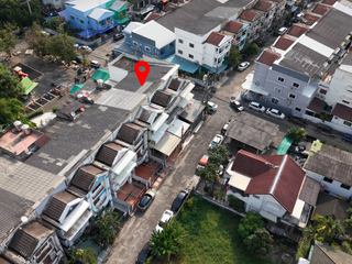 Casa adosada en venta de 4 habitaciones en Bang Sue, Bangkok