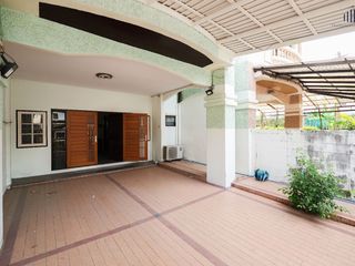 Casa adosada en venta de 4 habitaciones en Bang Sue, Bangkok