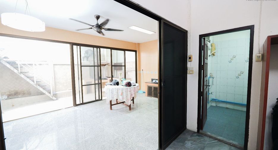 For sale 4 bedrooms townhouse in Bang Sue, Bangkok