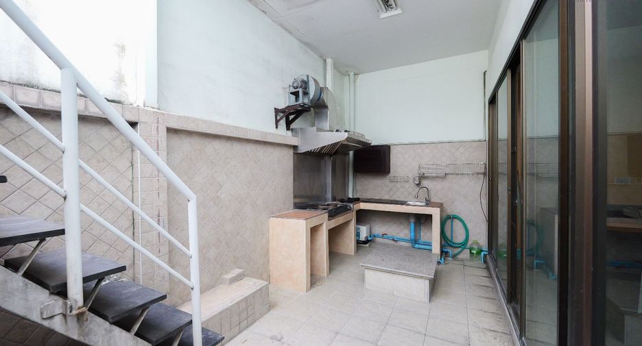 For sale 4 bedrooms townhouse in Bang Sue, Bangkok