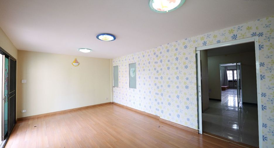 For sale 4 bedrooms townhouse in Bang Sue, Bangkok