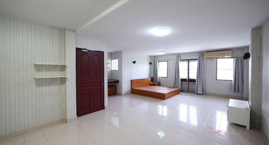 For sale 4 bedrooms townhouse in Bang Sue, Bangkok