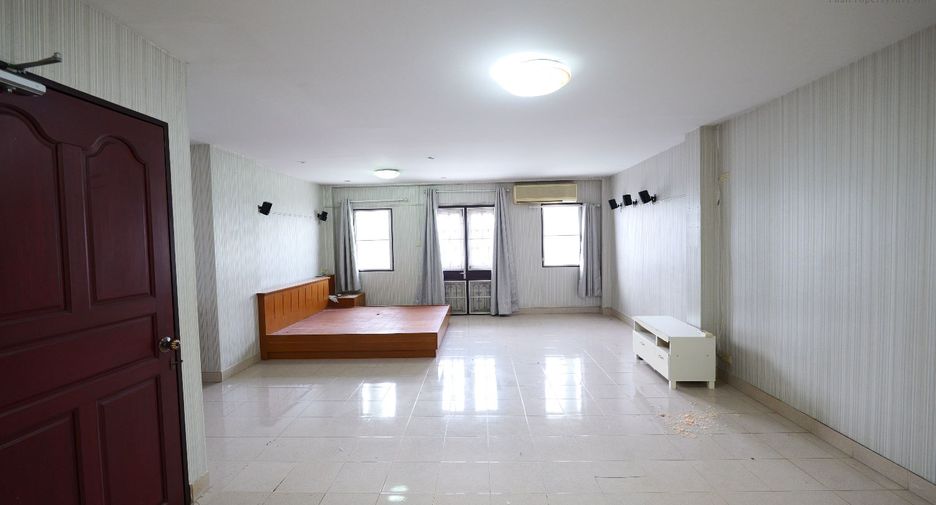 For sale 4 bedrooms townhouse in Bang Sue, Bangkok