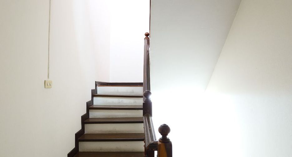 For sale 4 bedrooms townhouse in Bang Sue, Bangkok
