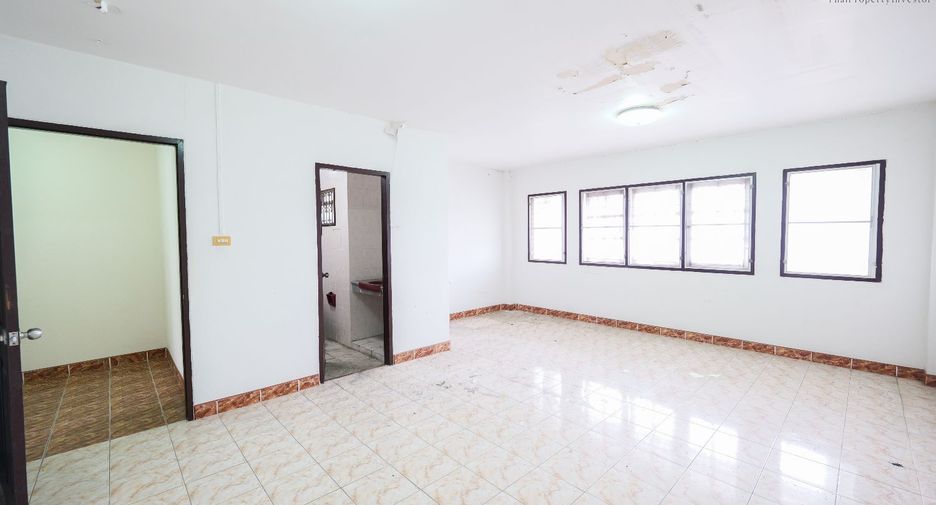 For sale 4 bedrooms townhouse in Bang Sue, Bangkok