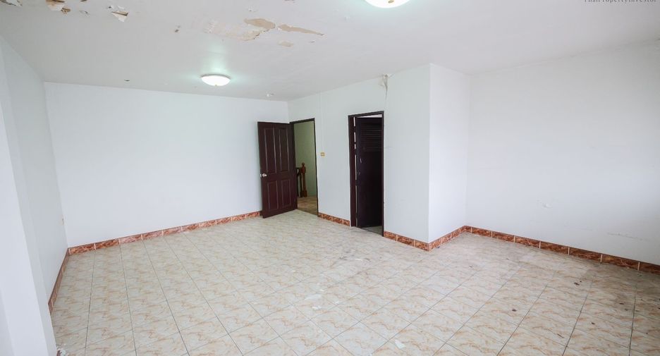 For sale 4 bedrooms townhouse in Bang Sue, Bangkok