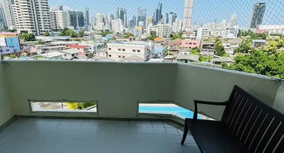 For sale 1 bed condo in Khlong Toei, Bangkok