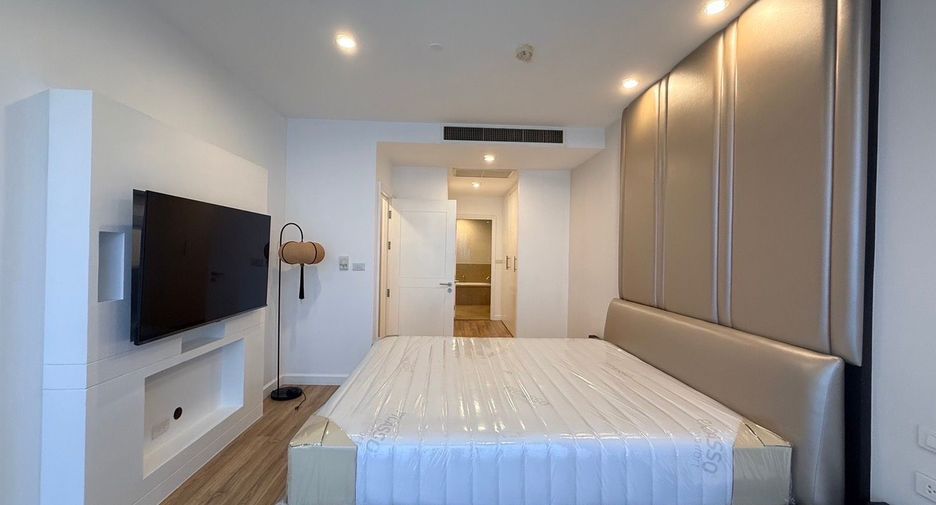 For rent 2 bedrooms condo in Sathon, Bangkok