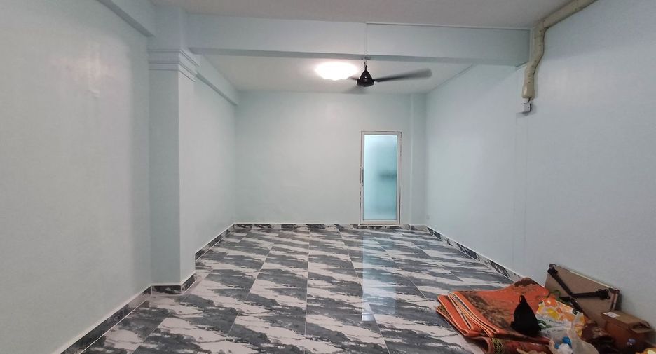 For rent 6 bedrooms house in Phra Khanong, Bangkok