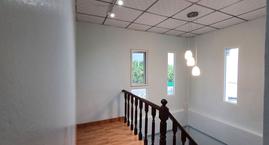 For rent 6 bedrooms house in Phra Khanong, Bangkok
