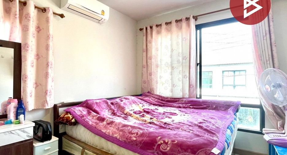 For sale 4 bedrooms townhouse in Bang Pakong, Chachoengsao