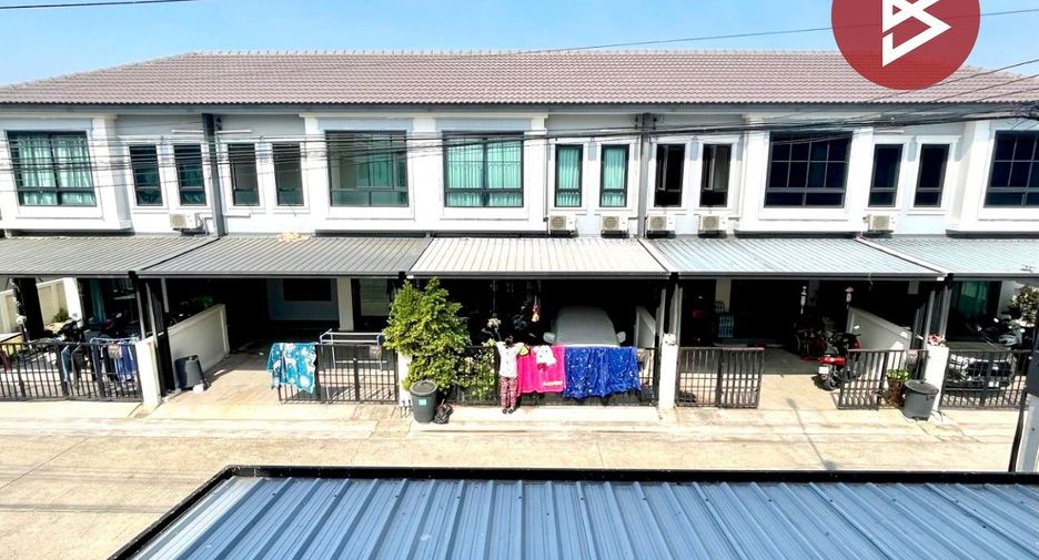 For sale 4 bedrooms townhouse in Bang Pakong, Chachoengsao