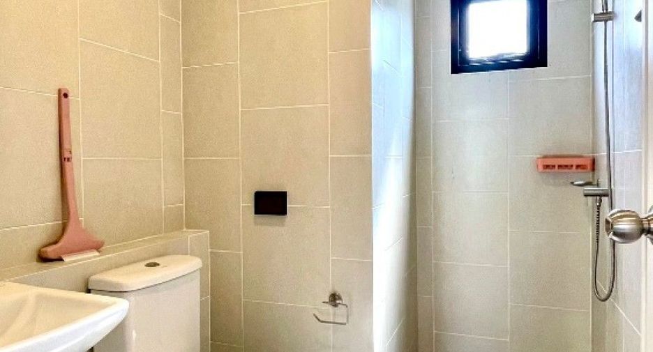 For sale 4 bedrooms townhouse in Bang Pakong, Chachoengsao