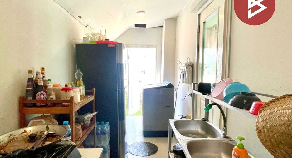 For sale 4 bedrooms townhouse in Bang Pakong, Chachoengsao