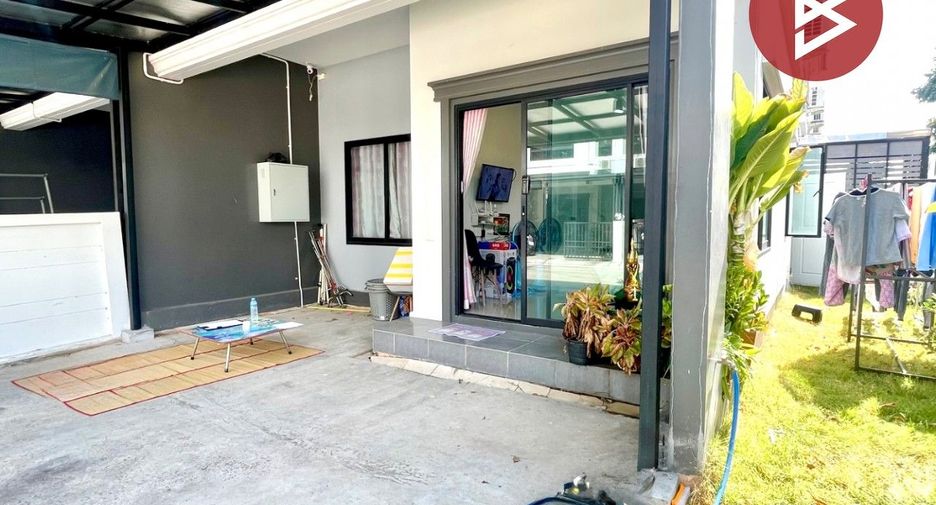 For sale 4 bedrooms townhouse in Bang Pakong, Chachoengsao
