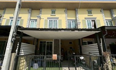 À vendre 4 chambres maison de ville à Thung Khru, Bangkok