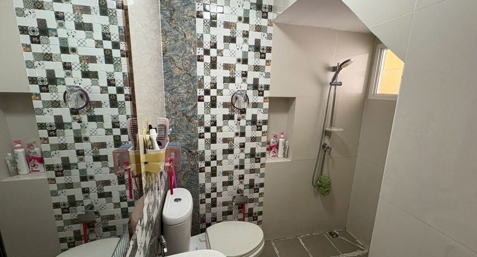 For sale 4 bedrooms townhouse in Thung Khru, Bangkok