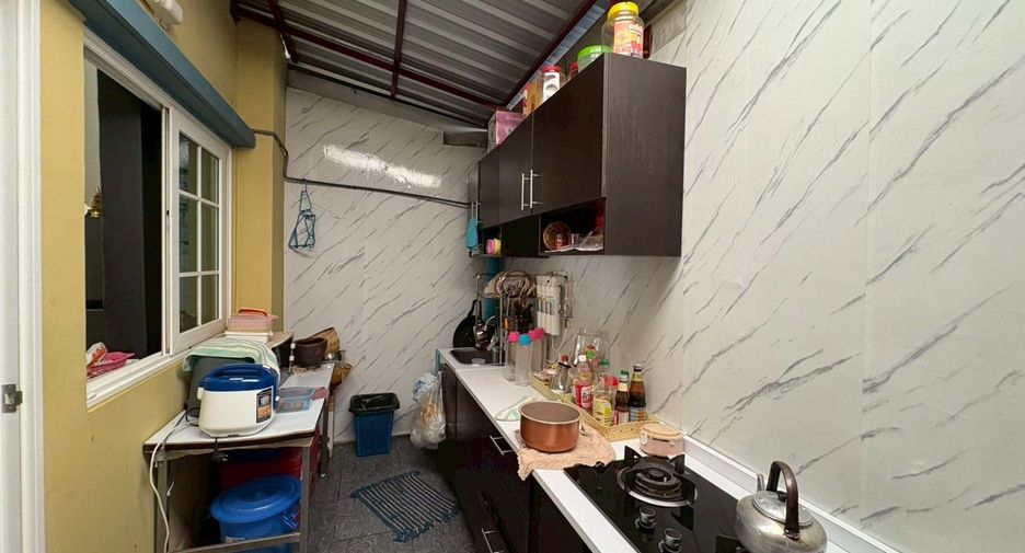 For sale 4 bedrooms townhouse in Thung Khru, Bangkok