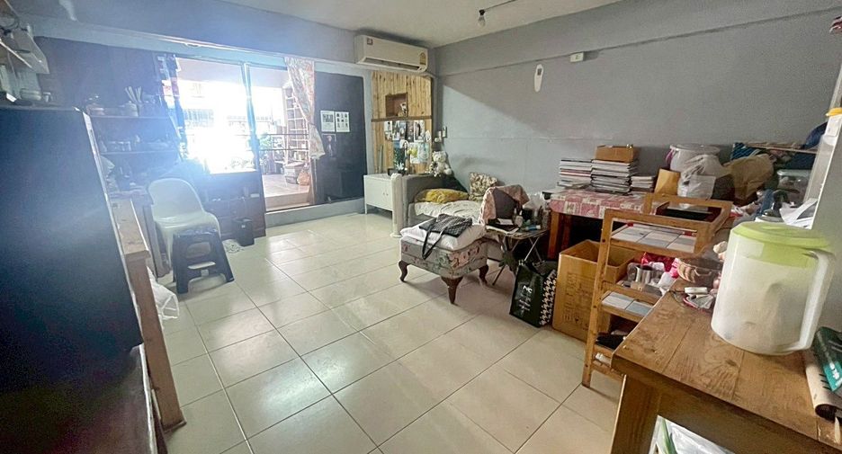 À vendre 2 chambres maison de ville à Mueang Samut Prakan, Samut Prakan