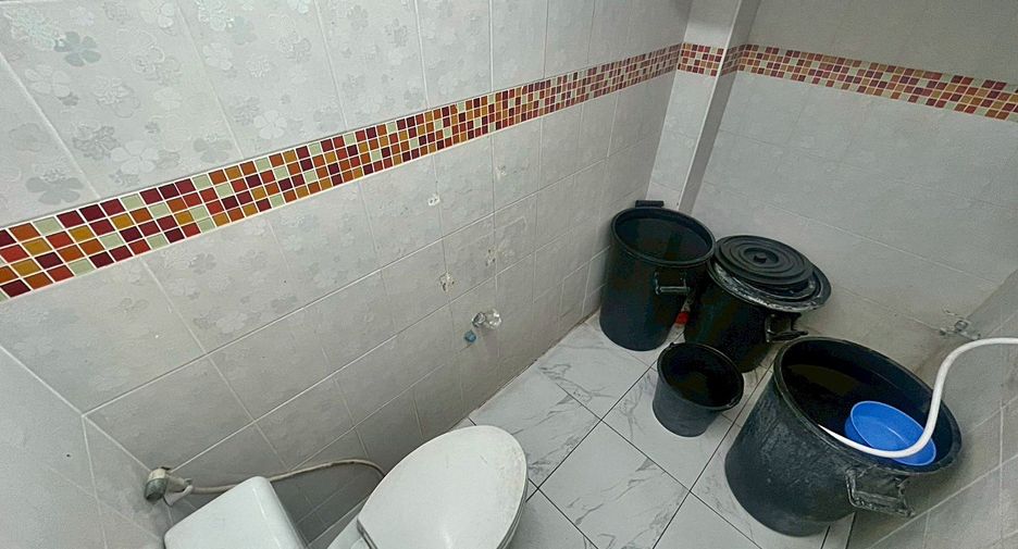 À vendre 2 chambres maison de ville à Mueang Samut Prakan, Samut Prakan