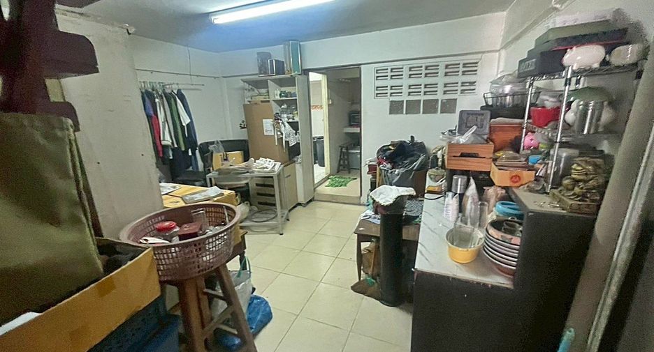 À vendre 2 chambres maison de ville à Mueang Samut Prakan, Samut Prakan