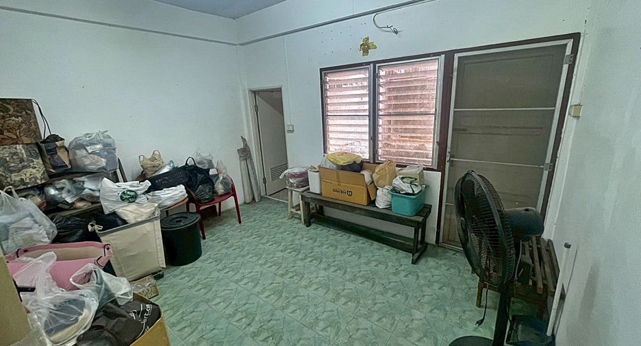 À vendre 2 chambres maison de ville à Mueang Samut Prakan, Samut Prakan