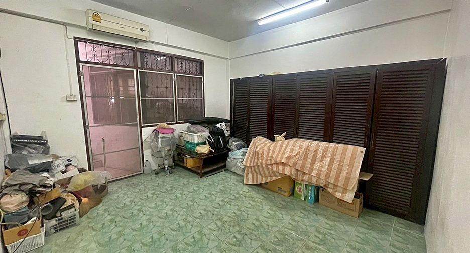 À vendre 2 chambres maison de ville à Mueang Samut Prakan, Samut Prakan