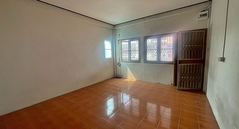 For rent 2 bedrooms townhouse in Mueang Samut Prakan, Samut Prakan