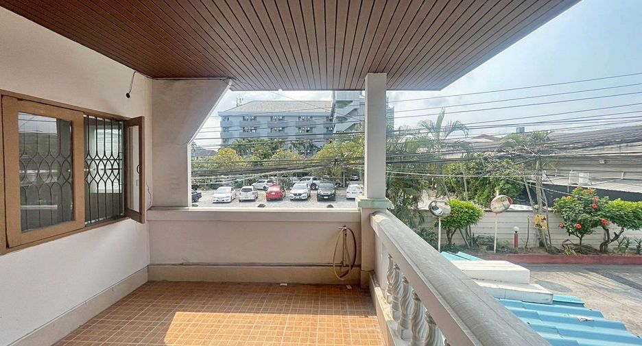 For rent 2 bedrooms townhouse in Mueang Samut Prakan, Samut Prakan
