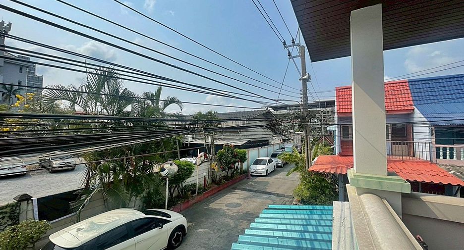 For rent 2 bedrooms townhouse in Mueang Samut Prakan, Samut Prakan
