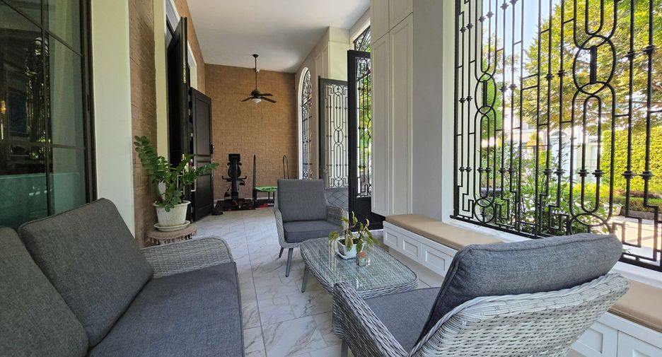 For sale 4 bedrooms house in Taling Chan, Bangkok