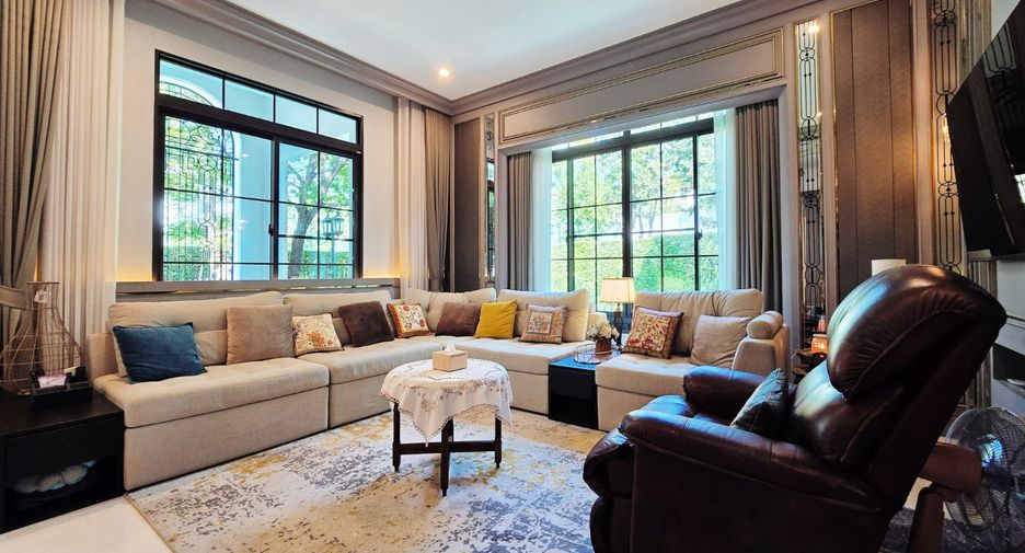 For sale 4 bedrooms house in Taling Chan, Bangkok