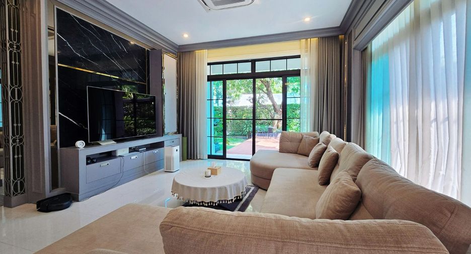 For sale 4 bedrooms house in Taling Chan, Bangkok