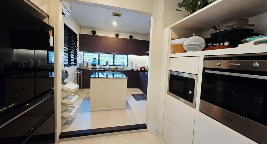 For sale 4 bedrooms house in Taling Chan, Bangkok