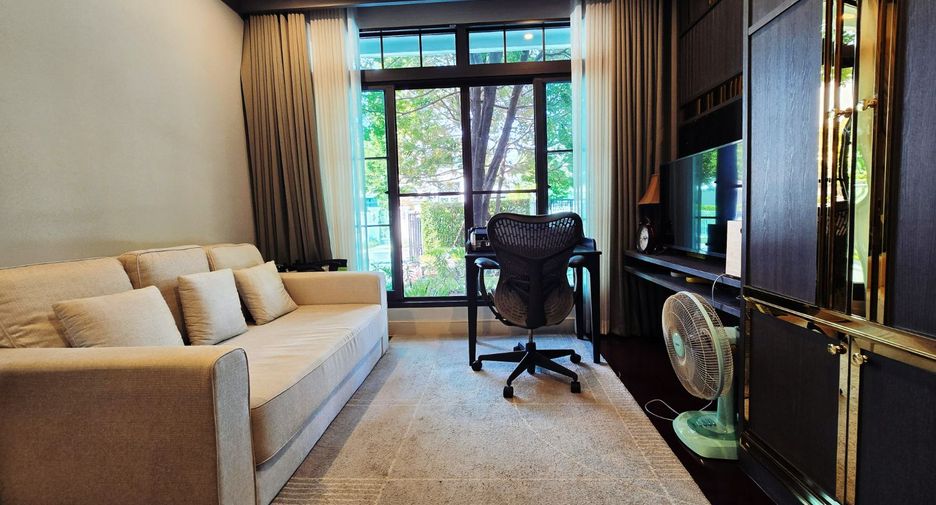 For sale 4 bedrooms house in Taling Chan, Bangkok