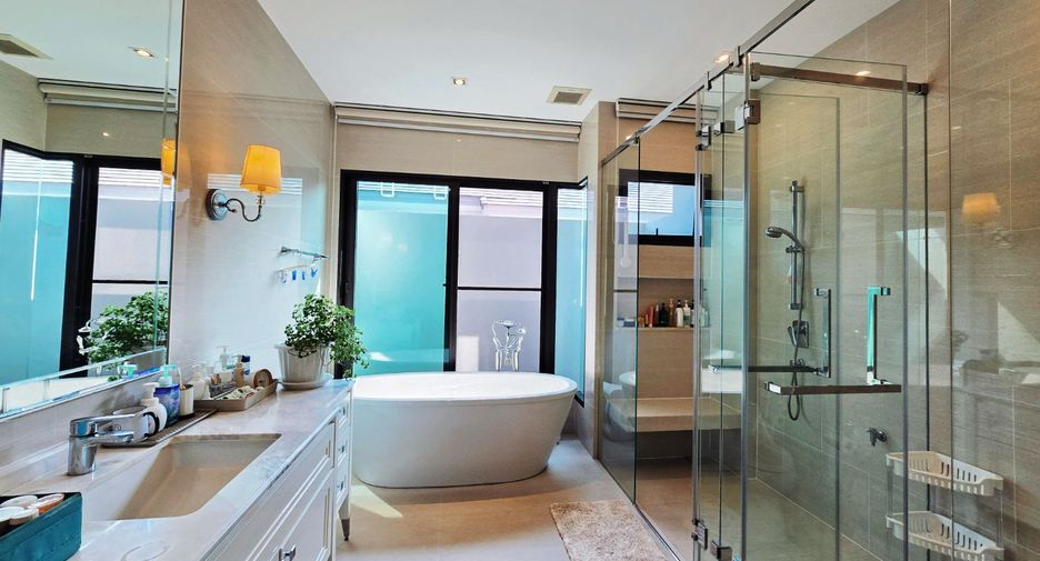 For sale 4 bedrooms house in Taling Chan, Bangkok