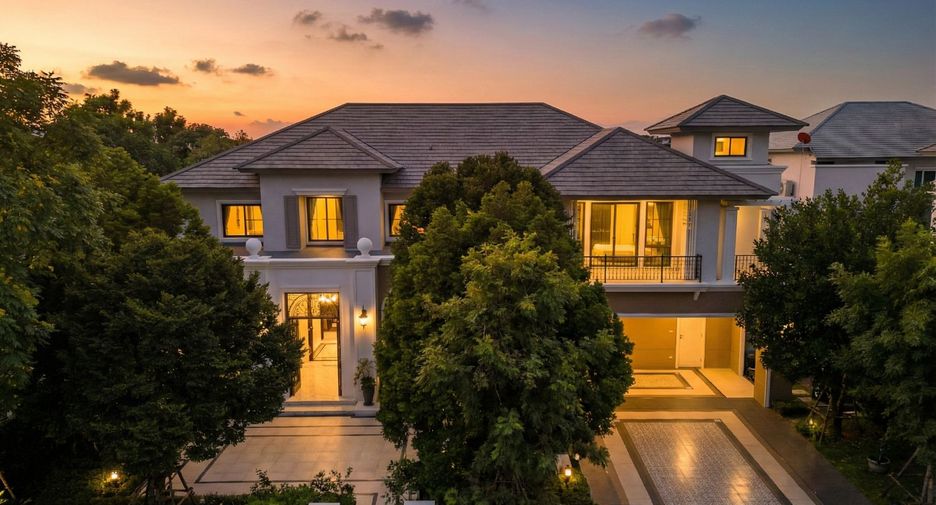 For sale 4 bedrooms house in Taling Chan, Bangkok