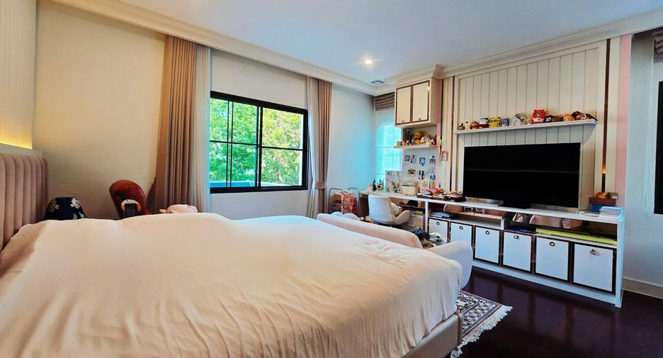 For sale 4 bedrooms house in Taling Chan, Bangkok