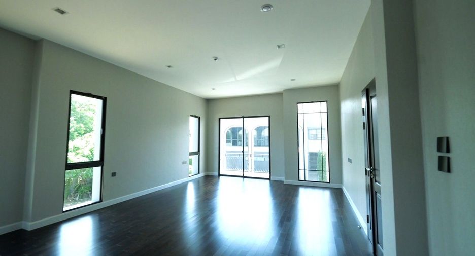 For rent and for sale 5 bedrooms house in Khan Na Yao, Bangkok