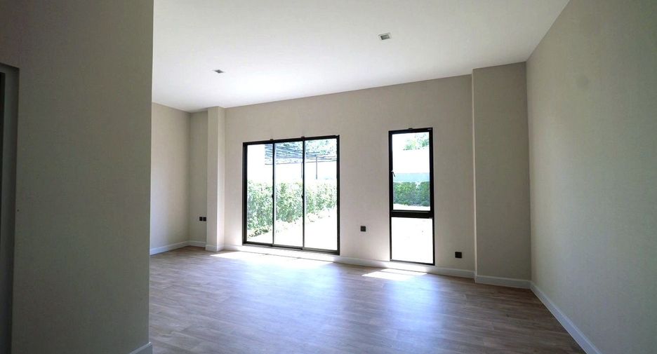 For rent and for sale 5 bedrooms house in Khan Na Yao, Bangkok