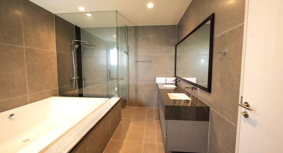 For rent and for sale 5 bedrooms house in Khan Na Yao, Bangkok