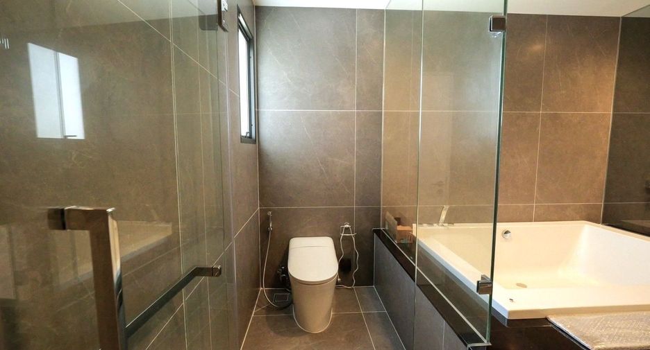 For rent and for sale 5 bedrooms house in Khan Na Yao, Bangkok