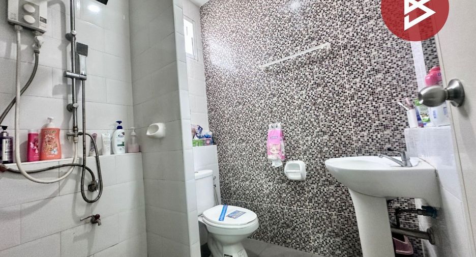 Reihenhaus zum Kauf mit 3 Zimmer in Pluak Daeng, Rayong