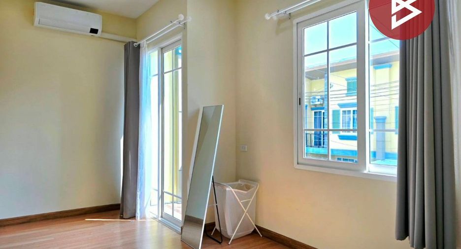 Casa adosada en venta de 4 habitaciones en Mueang Samut Sakhon, Samut Sakhon