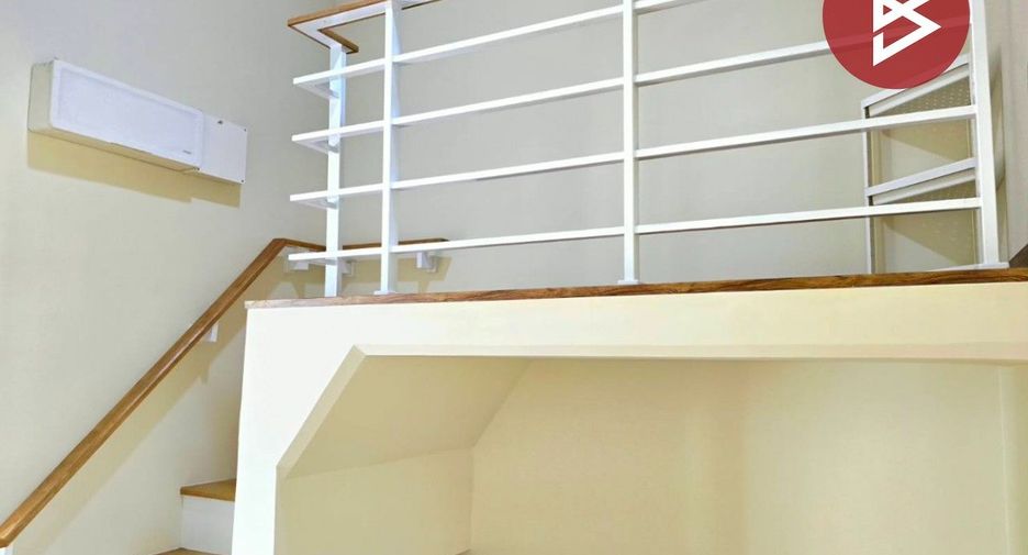 Casa adosada en venta de 4 habitaciones en Mueang Samut Sakhon, Samut Sakhon