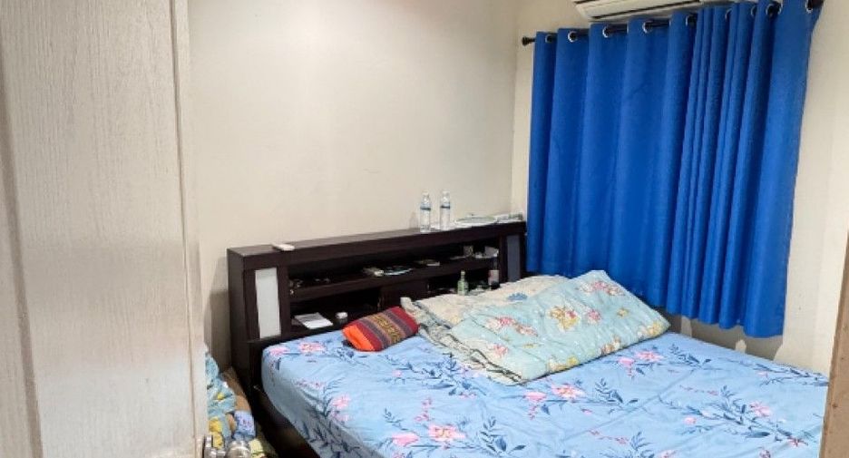 For sale 4 bedrooms townhouse in Phra Samut Chedi, Samut Prakan