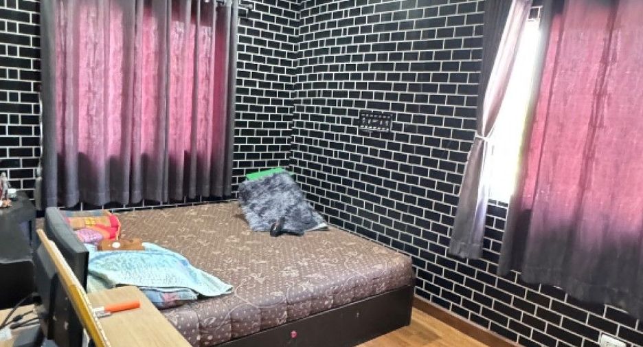 For sale 4 bedrooms townhouse in Phra Samut Chedi, Samut Prakan