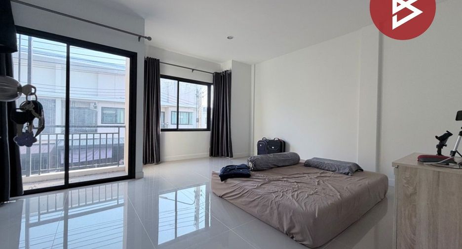For sale 3 bedrooms townhouse in Mueang Nakhon Pathom, Nakhon Pathom